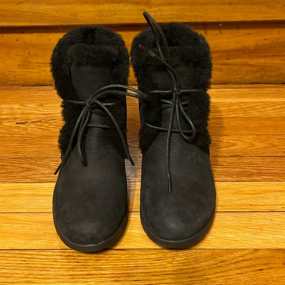 UGG Jeovana Wedge Bootie women’s size 8.5